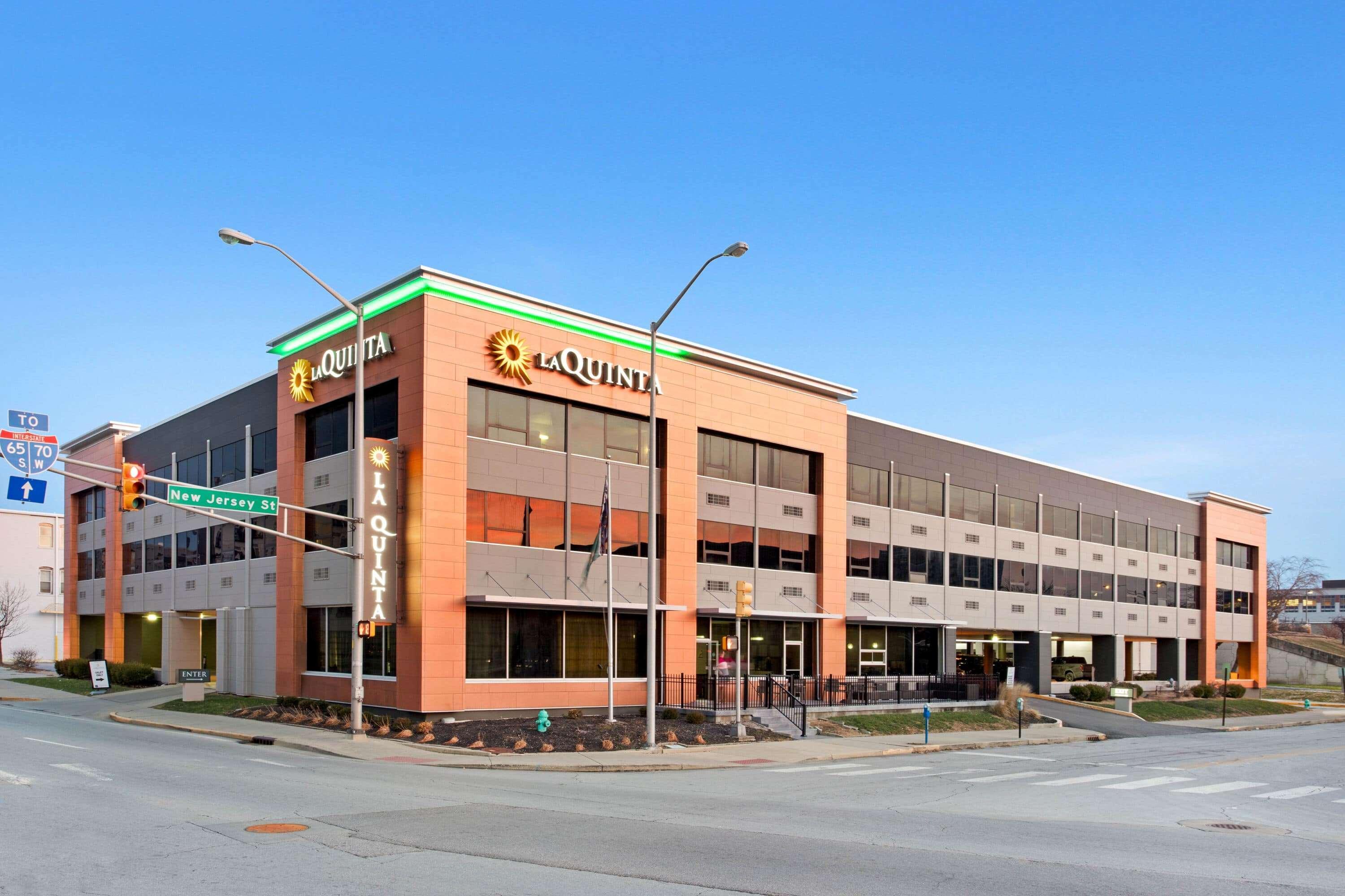 La Quinta Inn & Suites By Wyndham Indianapolis Downtown المظهر الخارجي الصورة