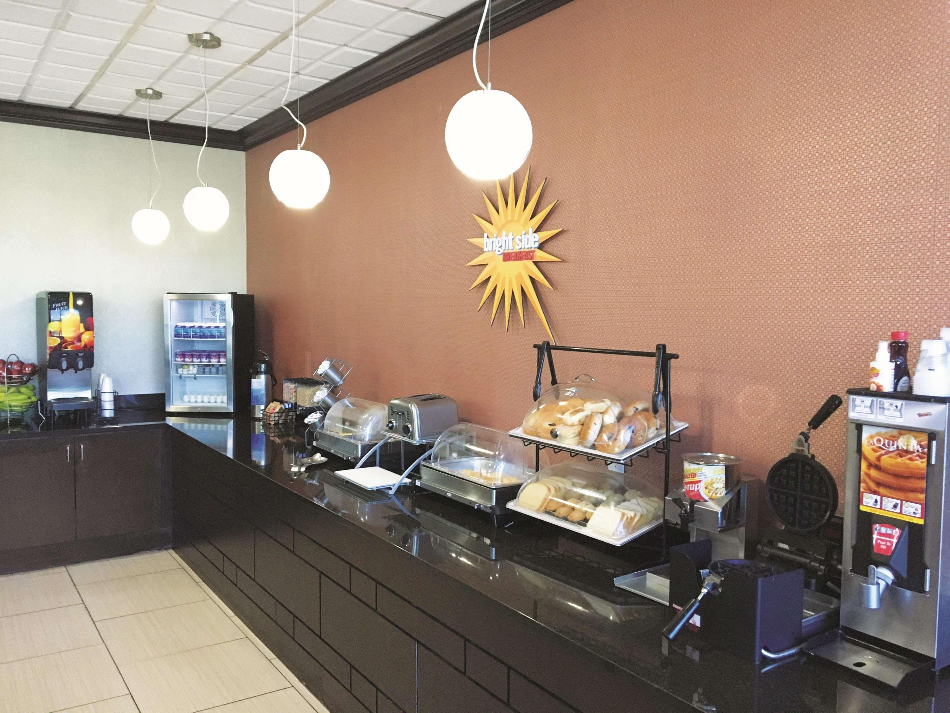 La Quinta Inn & Suites By Wyndham Indianapolis Downtown المظهر الخارجي الصورة