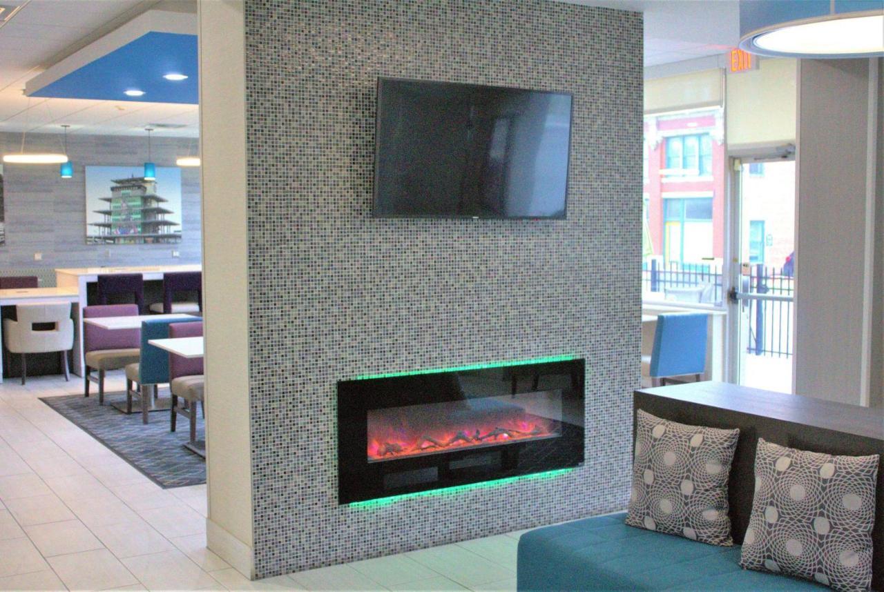 La Quinta Inn & Suites By Wyndham Indianapolis Downtown المظهر الخارجي الصورة