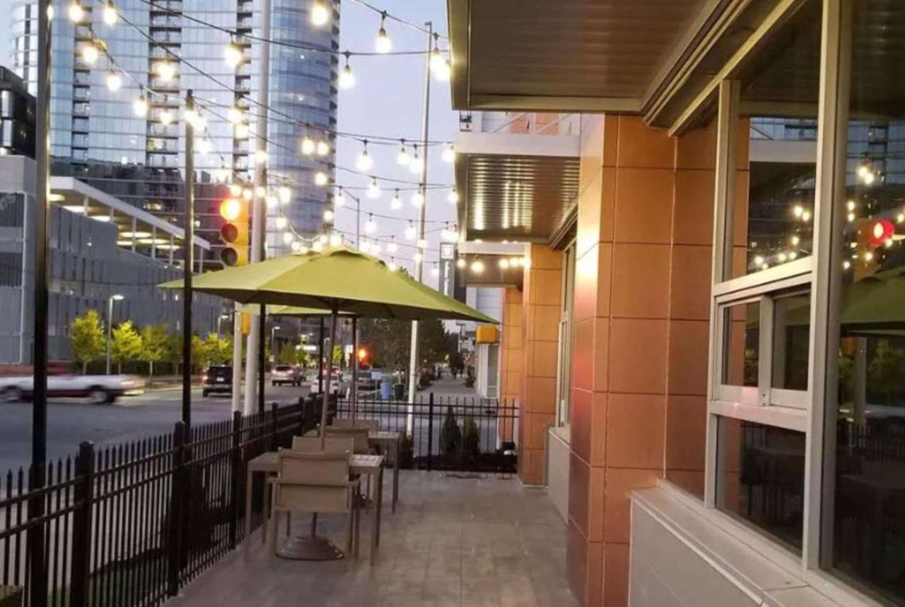 La Quinta Inn & Suites By Wyndham Indianapolis Downtown المظهر الخارجي الصورة