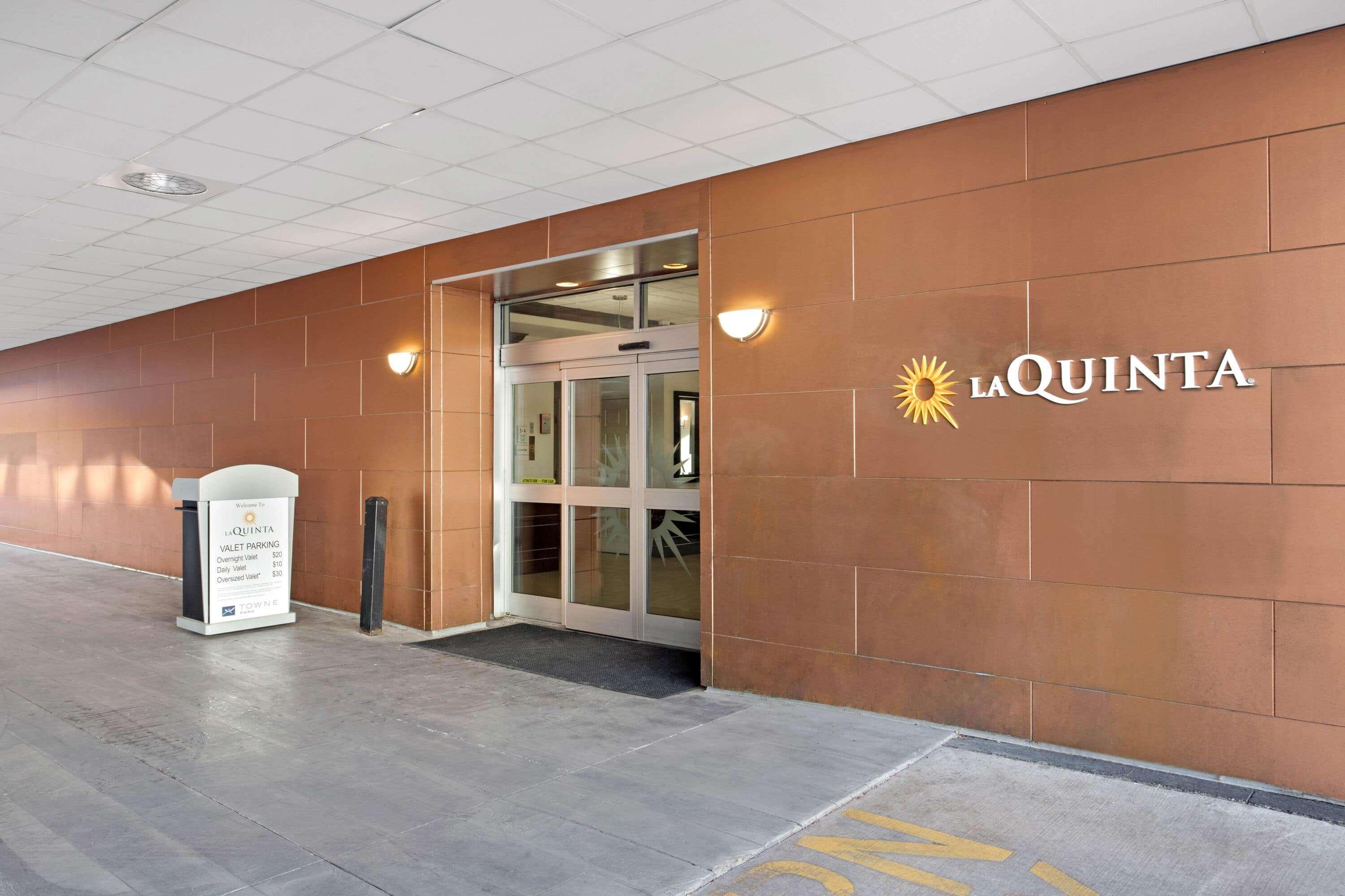La Quinta Inn & Suites By Wyndham Indianapolis Downtown المظهر الخارجي الصورة