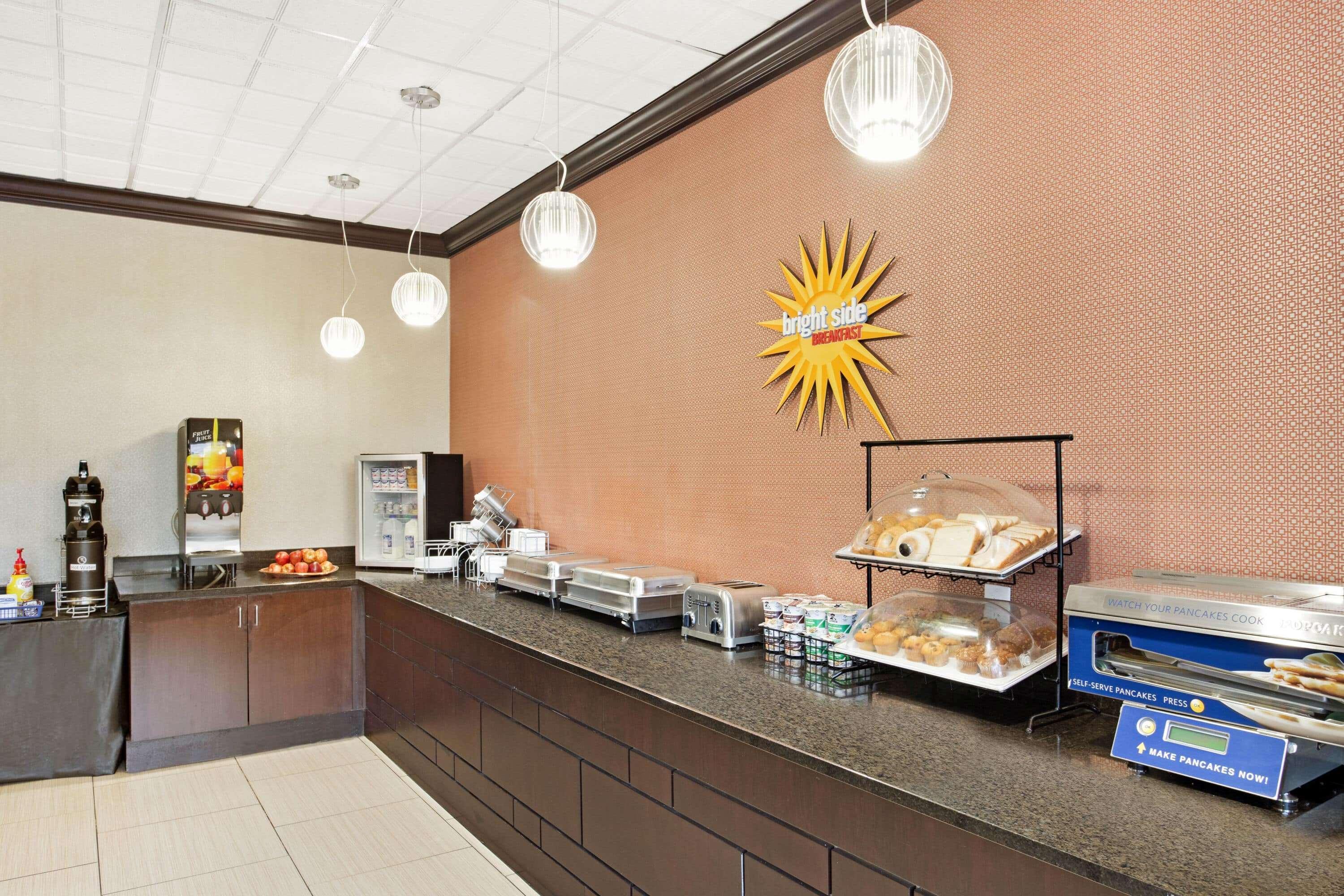 La Quinta Inn & Suites By Wyndham Indianapolis Downtown المظهر الخارجي الصورة