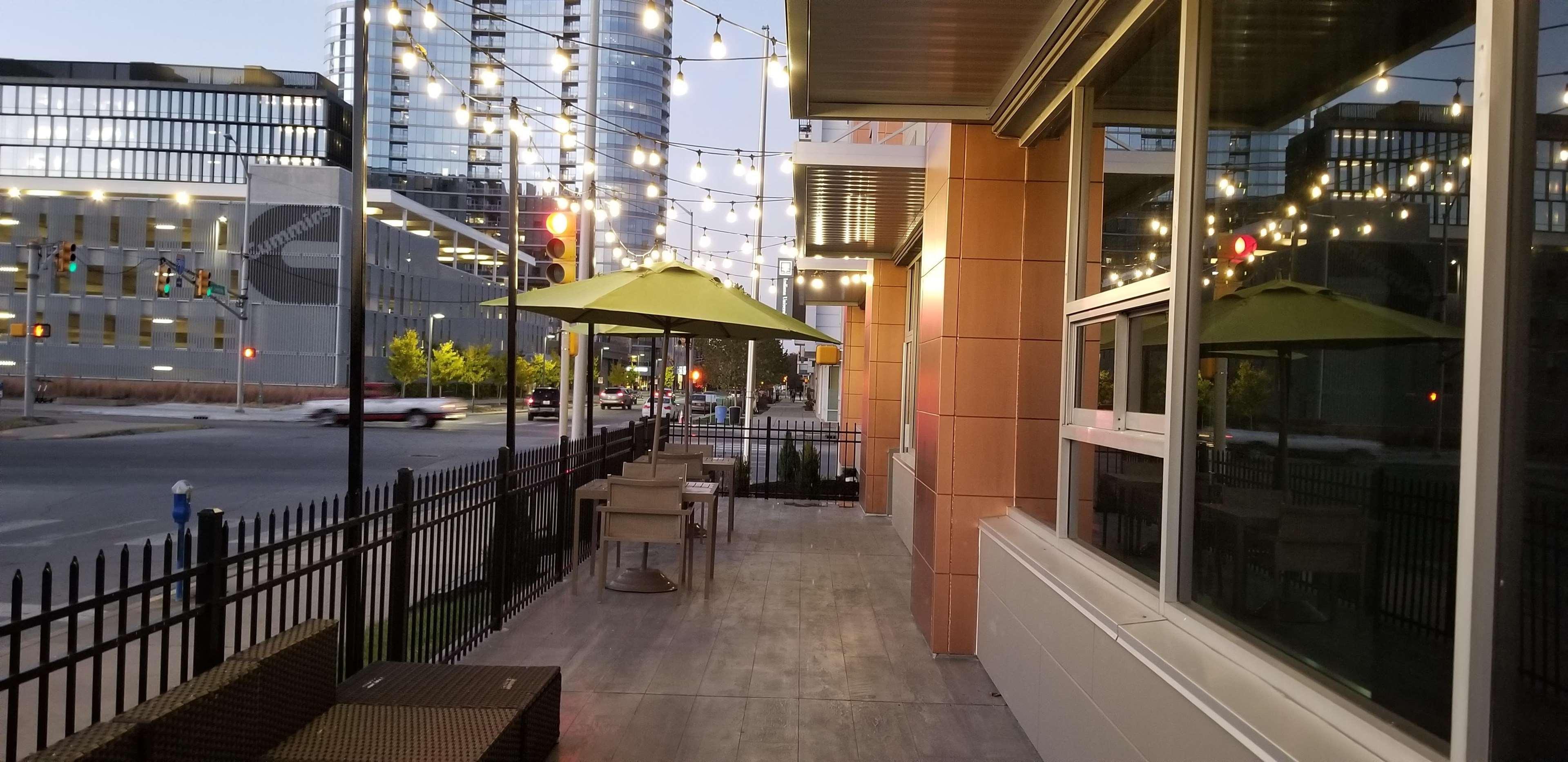 La Quinta Inn & Suites By Wyndham Indianapolis Downtown المظهر الخارجي الصورة